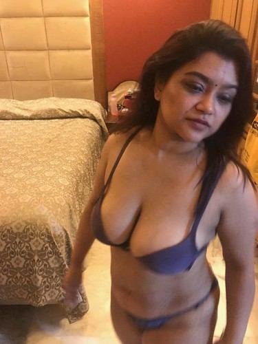 Super hottest mallu bhabi big tits photo all nude pics albums (1)