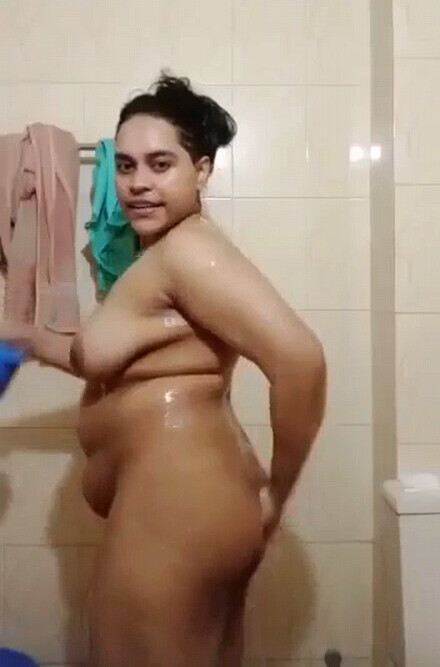 Tanker milf hot hot sexy desi bhabhi bathing nude video