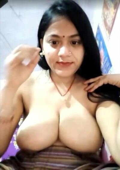 Very hottest big boobs xxx hindi bhabhi showing big tits mms