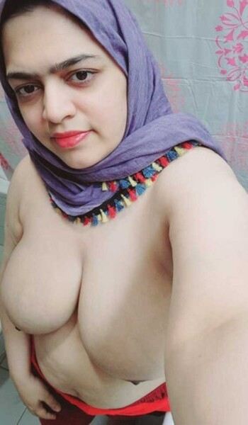 Paki super milf bhabi pakistani xxx showing her big tits milk tank