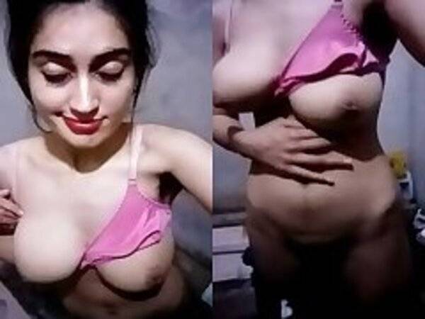 Very beautiful hot babe indian xvideo showing her big tits mms