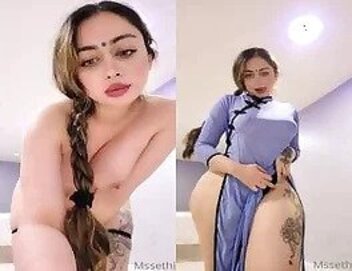 Super cute lovely girl full hd indian porn showing bf nude mms