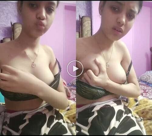 Super-cute-18-college-girl-chaitali-panu-show-bf.jpg