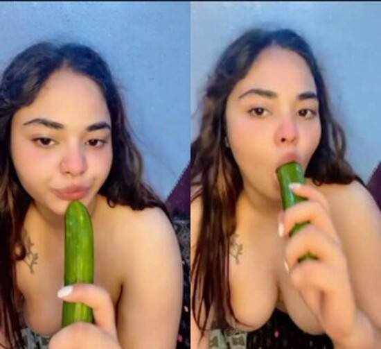 Hottest-horny-babe-bf-film-india-play-with-cucumber.jpg